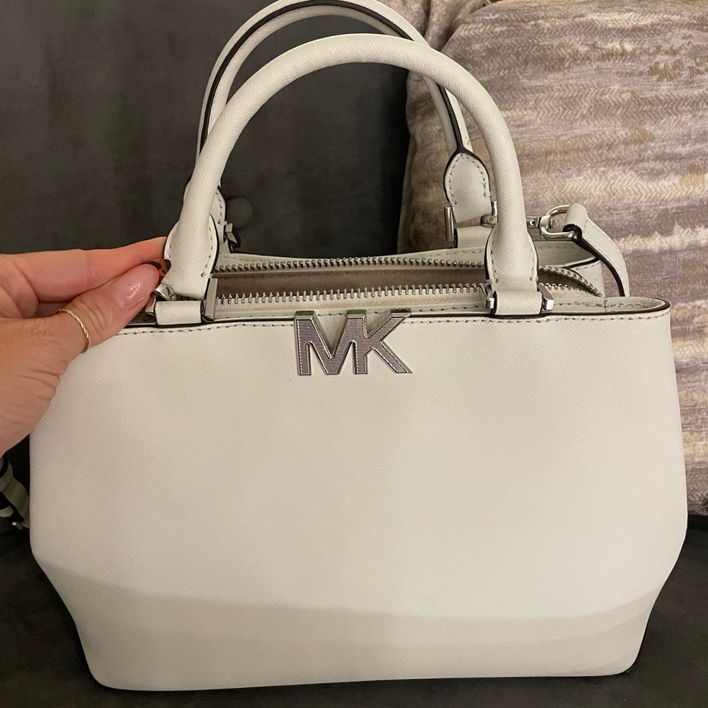 Michael Kors Florence Crossbody - Picture 6 of 6